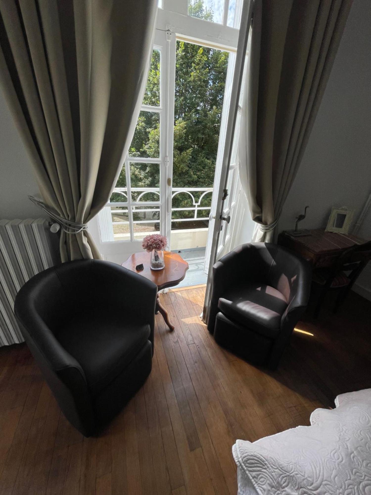 Vue Du Chateau D'Excideuil En Chambres Экстерьер фото
