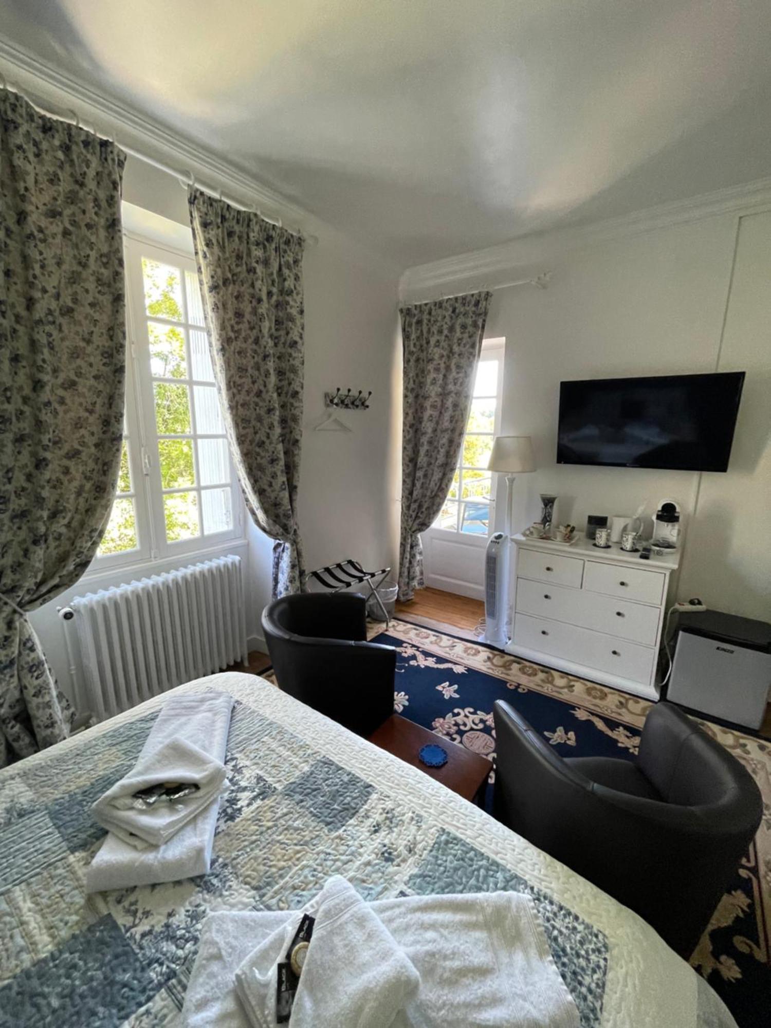 Vue Du Chateau D'Excideuil En Chambres Экстерьер фото